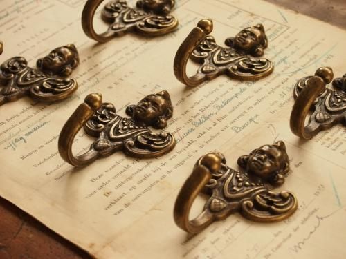 貴人の真鍮製フック - アンティーク食器と雑貨のお店 lincs.［リンクス］