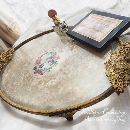 イギリス アンティーク 刺繍入りドレッシングトレイ/ガラス/レース/花