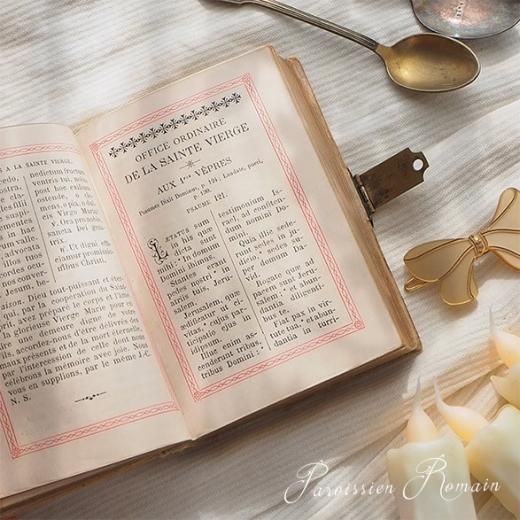 フランスアンティーク□アイボリーの表紙の祈祷書 花 古い本 1915年