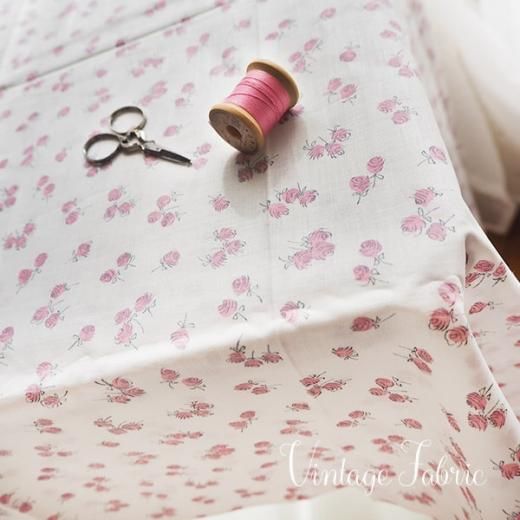 ドイツ ヴィンテージ ファブリック 132×79【ローズ・バラ柄 布 A】