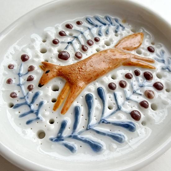 li004 リトアニアの陶器作家Linaの神秘的な世界 茶色い実とキツネ