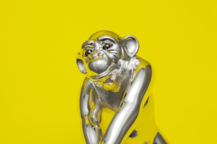 考える猿 ブロンズ像