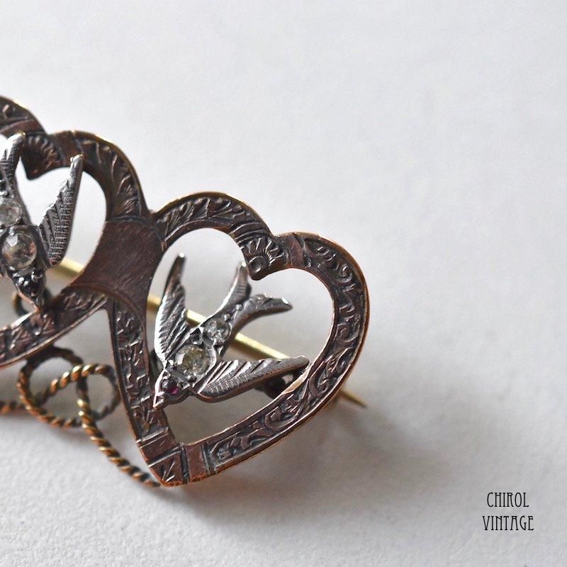ダブルハートxツバメ シルバースウィートハートブローチ - CHIROL