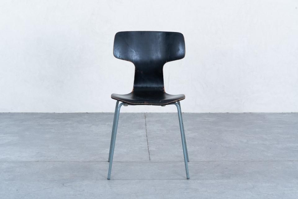 Arne Jacobsen model.3103 Tチェア ブラック | 北欧家具 haluta (ハルタ)