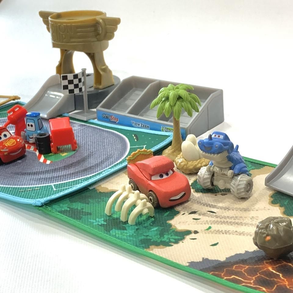 CARS ON THE ROAD / DINO PARK PLAYSET 2022 MINI RACERS ミニミニ