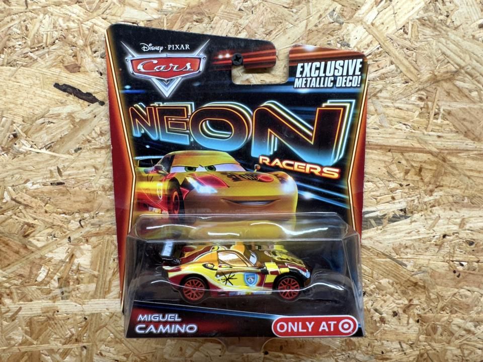 カーズ ミニカー ナイジェルギアスリー マテル製 ナイジェルギアスリー