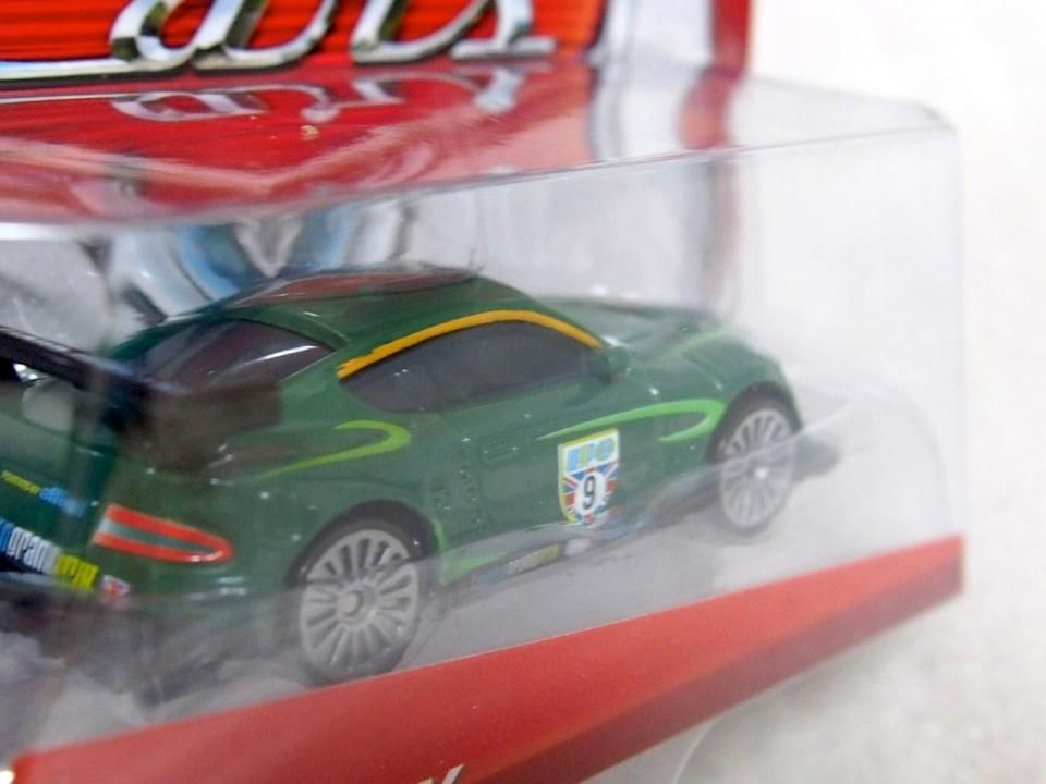 イギリス代表のナイジェルギアスリーです アストンマーチンDB9という