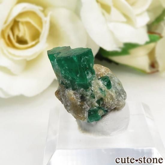 パキスタン スワート産の母岩付きエメラルドの原石（標本） 2.3g