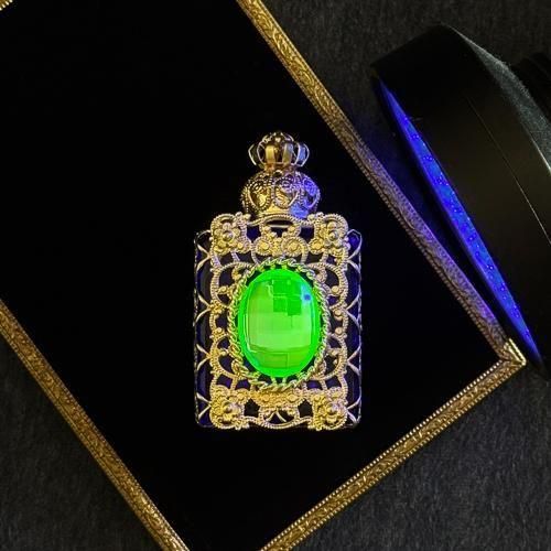 チェコ 装飾付き香水瓶 447 紺×大きなウランガラス - チェコ雑貨と