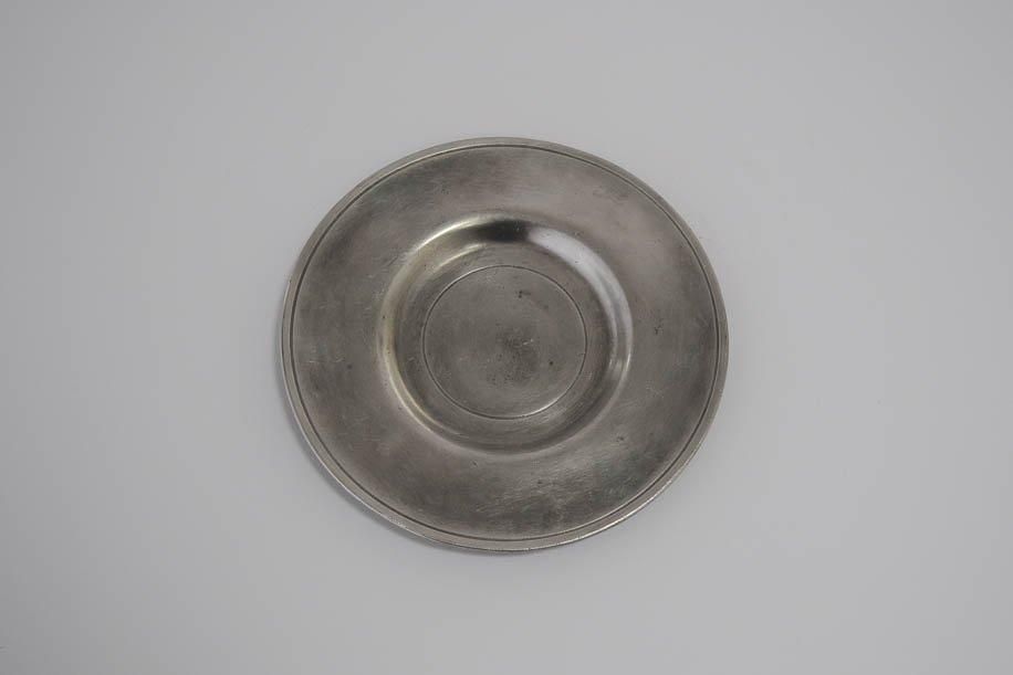 アンティーク スカラップエッジ プレート ヨーロッパ ピューター(錫)製