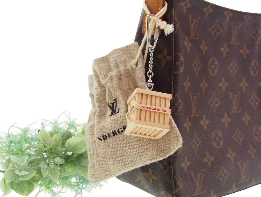 Used 未使用】ルイヴィトン LOUIS VUITTON ノベルティ キーホルダー 木