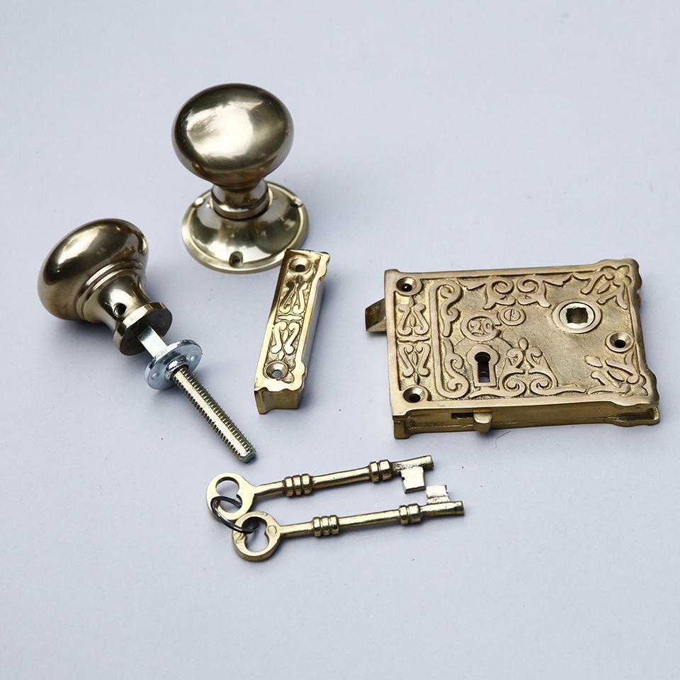 真鍮のドアノブセット 珍しい真鍮の外付けラッチ 室内ワンタッチロック