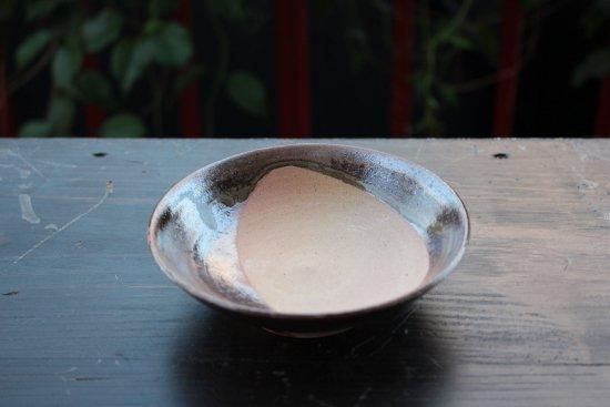 小皿江戸前期美濃瀬戸黒花型型押し蛇肌