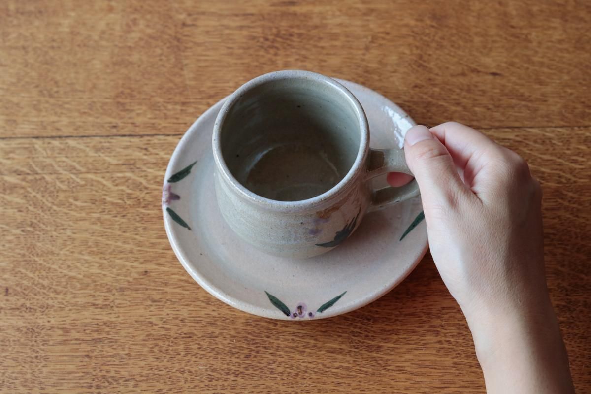 スミレ模様 コーヒーカップ | くろかみ窯 - HAMAMELIS