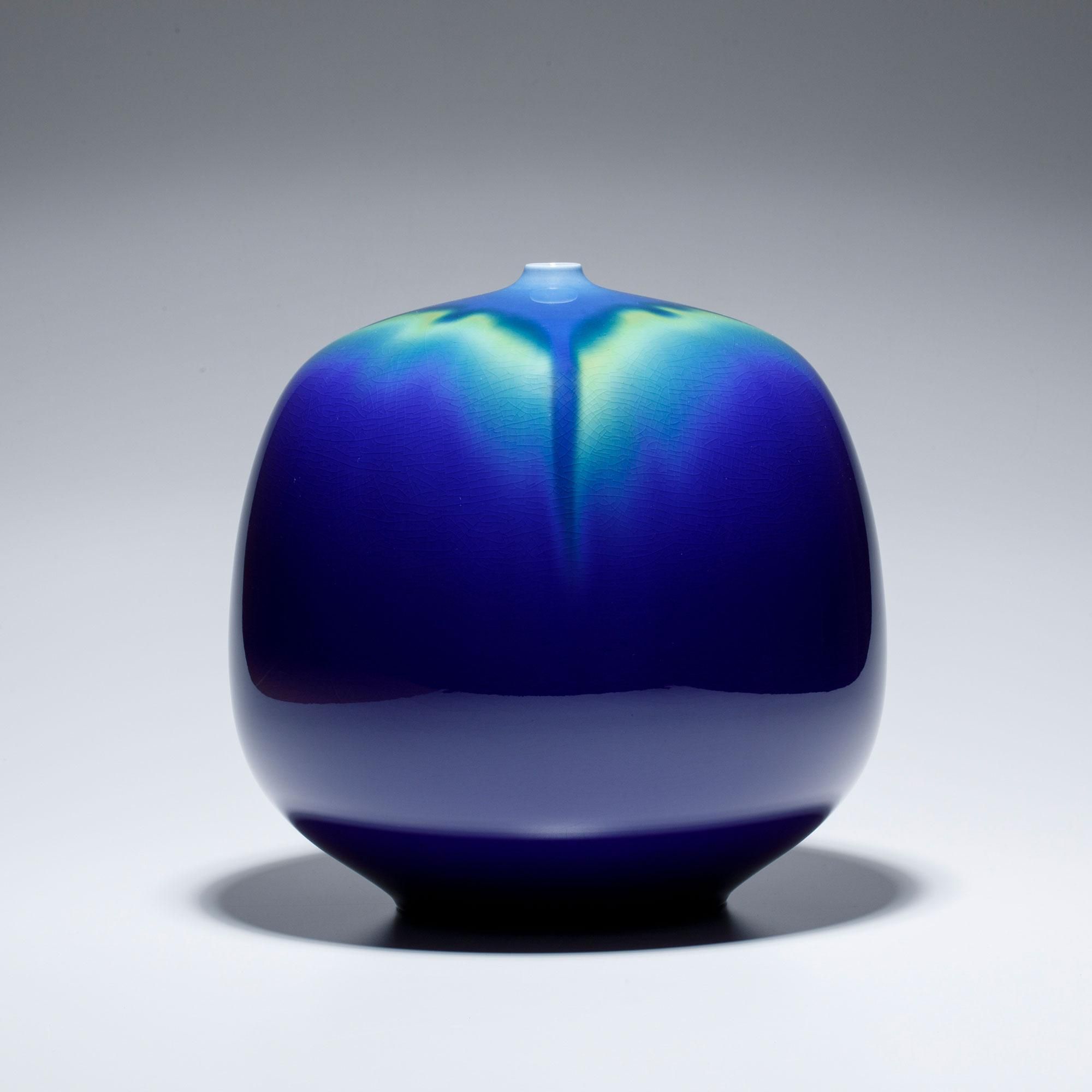 九谷焼 人間国宝 三代徳田八十吉（金銘） 碧彩釉 花生 K 3812 九谷焼