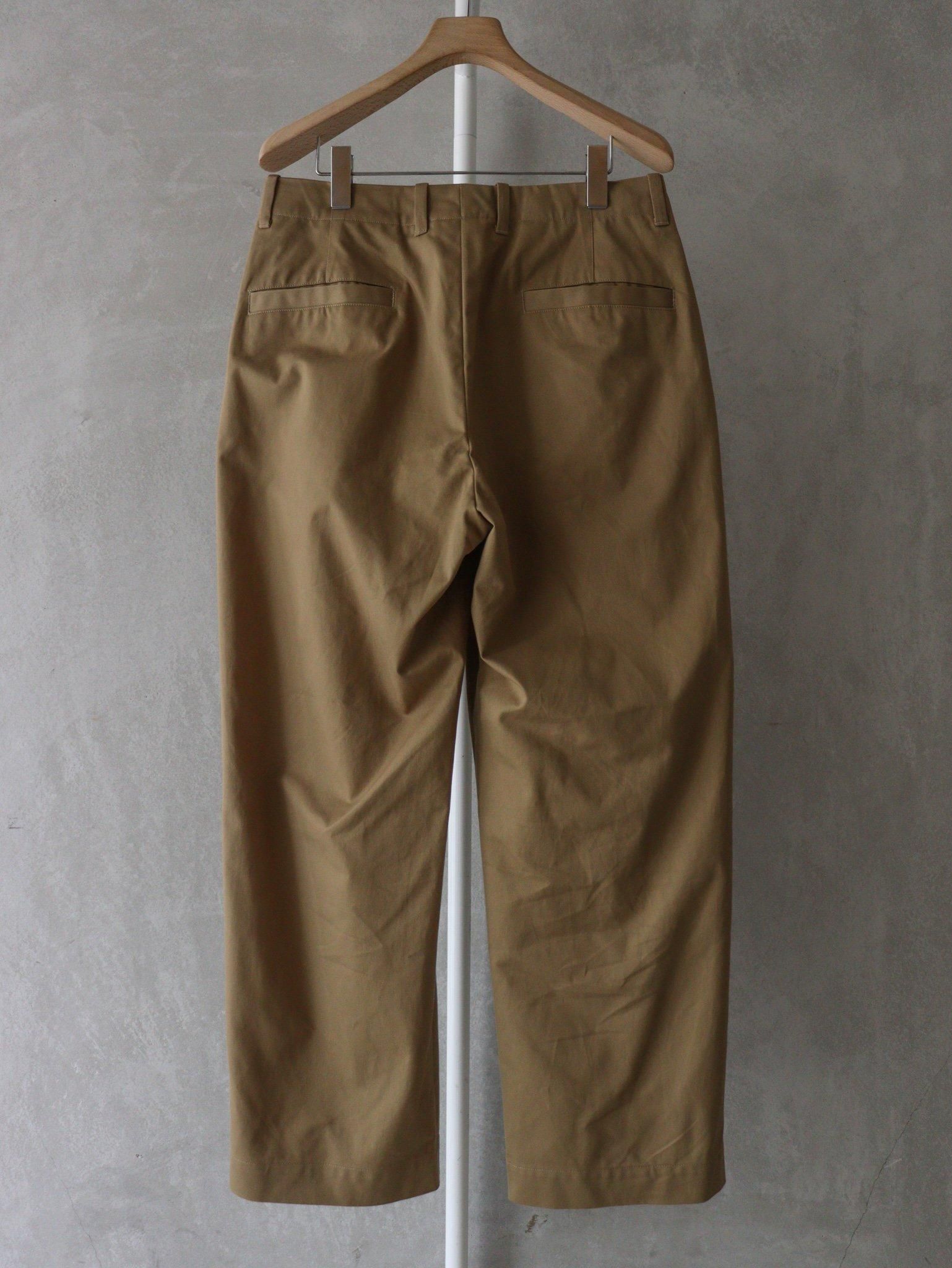 UNIVERSAL PRODUCTS.（ユニバーサルプロダクツ）NO TUCK CHINO