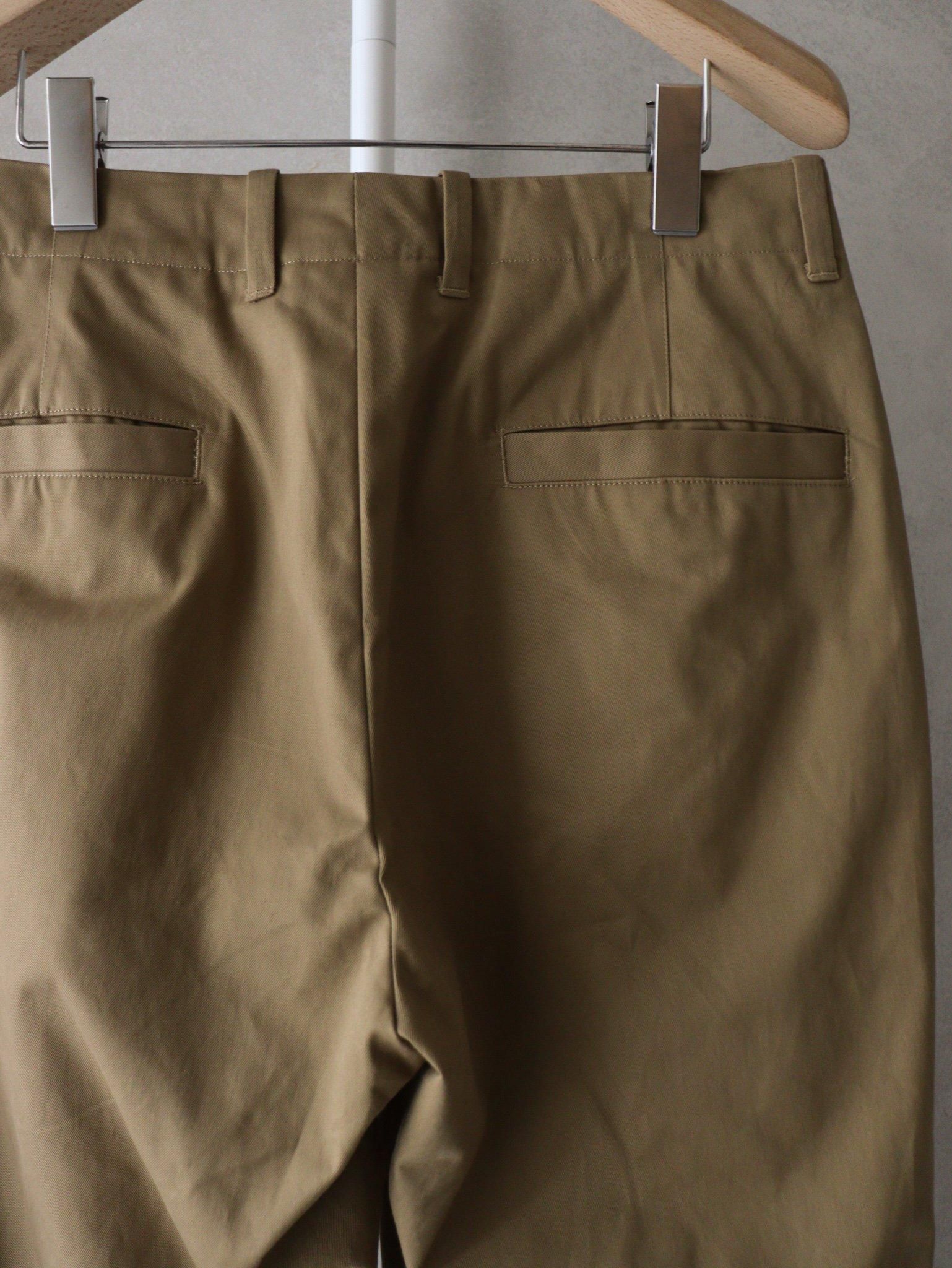 UNIVERSAL PRODUCTS.（ユニバーサルプロダクツ）NO TUCK CHINO