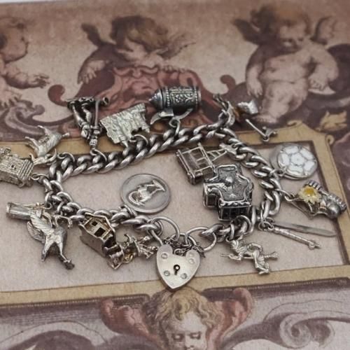イギリス製 ヴィンテージシルバーチャームブレスレット