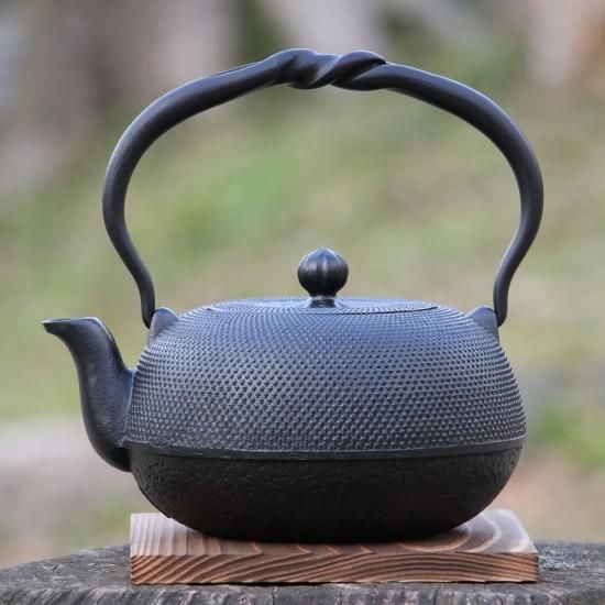 南部鉄器 鉄瓶 0.8L 及甚 あられ 01-OJ11 瓶敷セット 【名入れ無料