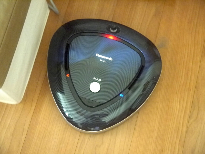 2/3 パナソニックの新提案！三角形のロボット掃除機・RULO [ロボット