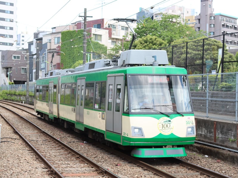 世田谷線 開通100周年！ “信号待ち”をする若林踏切から招き猫電車まで