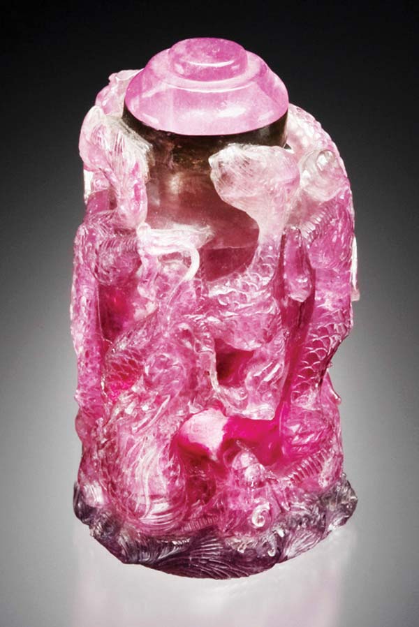 カリフォルニア州ヒマラヤ鉱山のトライカラートルマリン結晶