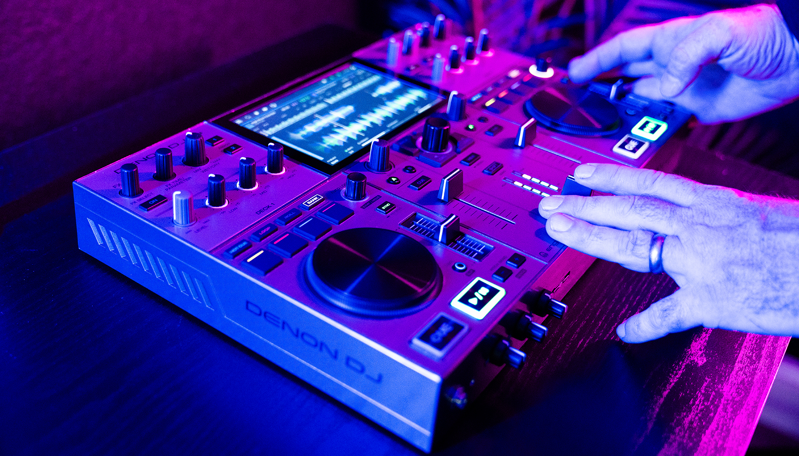 DENON DJ Prime Go + | アマゾンミュージックなどサブスク音楽配信に