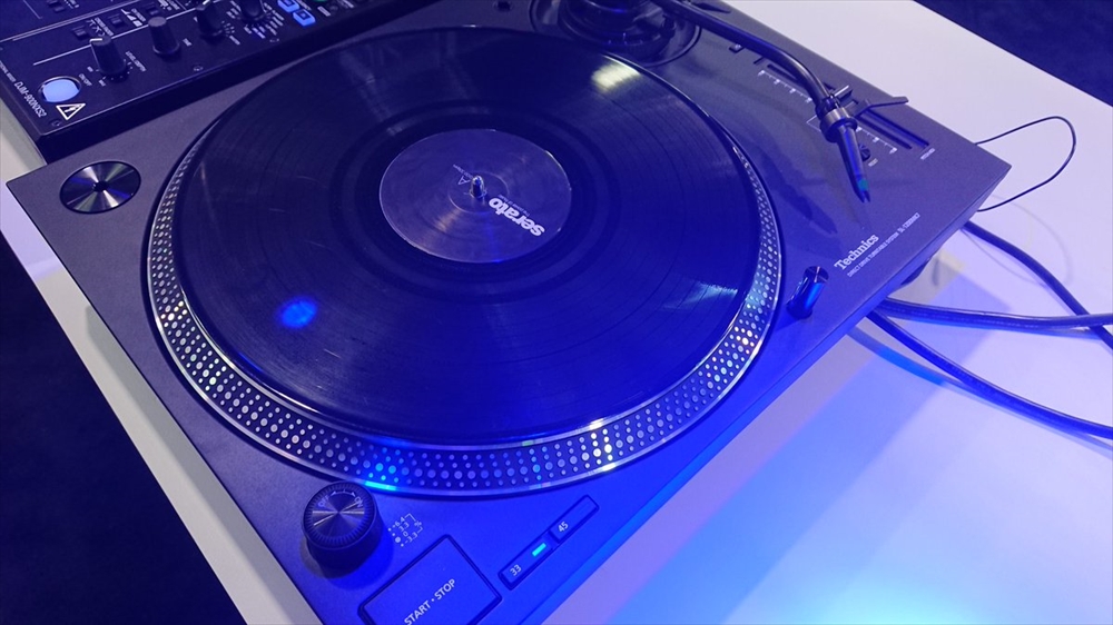 Technics SL-1200MK7 | シルバー&ブラックの2色が登場！新たな