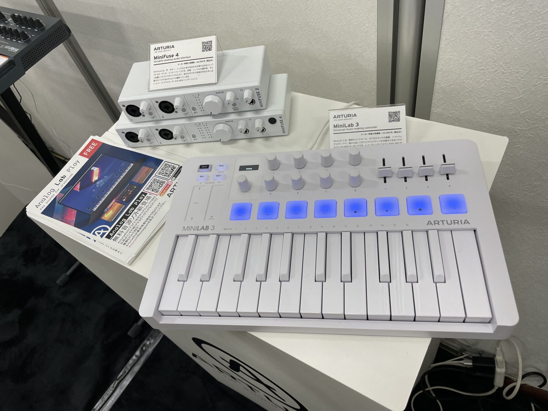 ARTURIA Mini Lab 3 Alpine White midiキーボー Arturia - Introducing