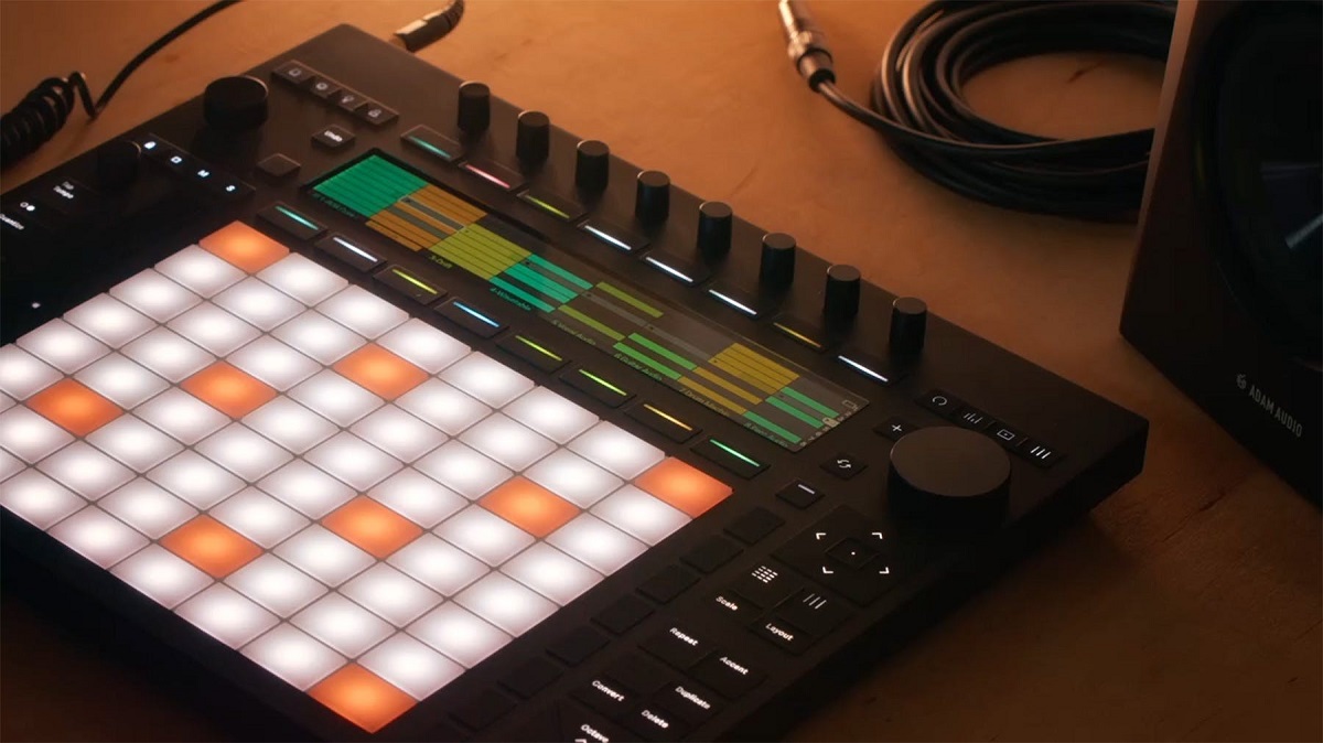 Ableton Push 3 | Live搭載、パソコン不要のスタンドアロンで動作する