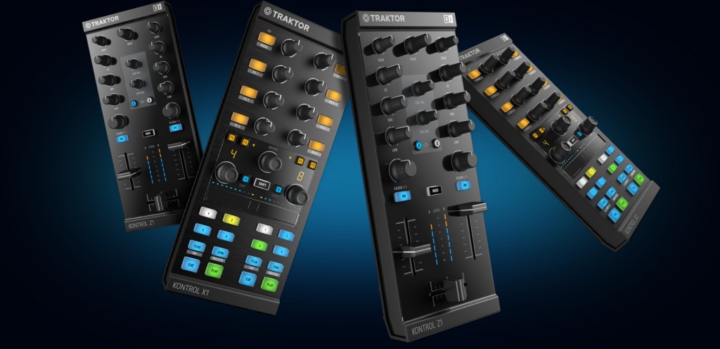 TRAKTOR KONTROL F1 2台セット 純正ケース付き TRAKTOR KONTROL F1 2台