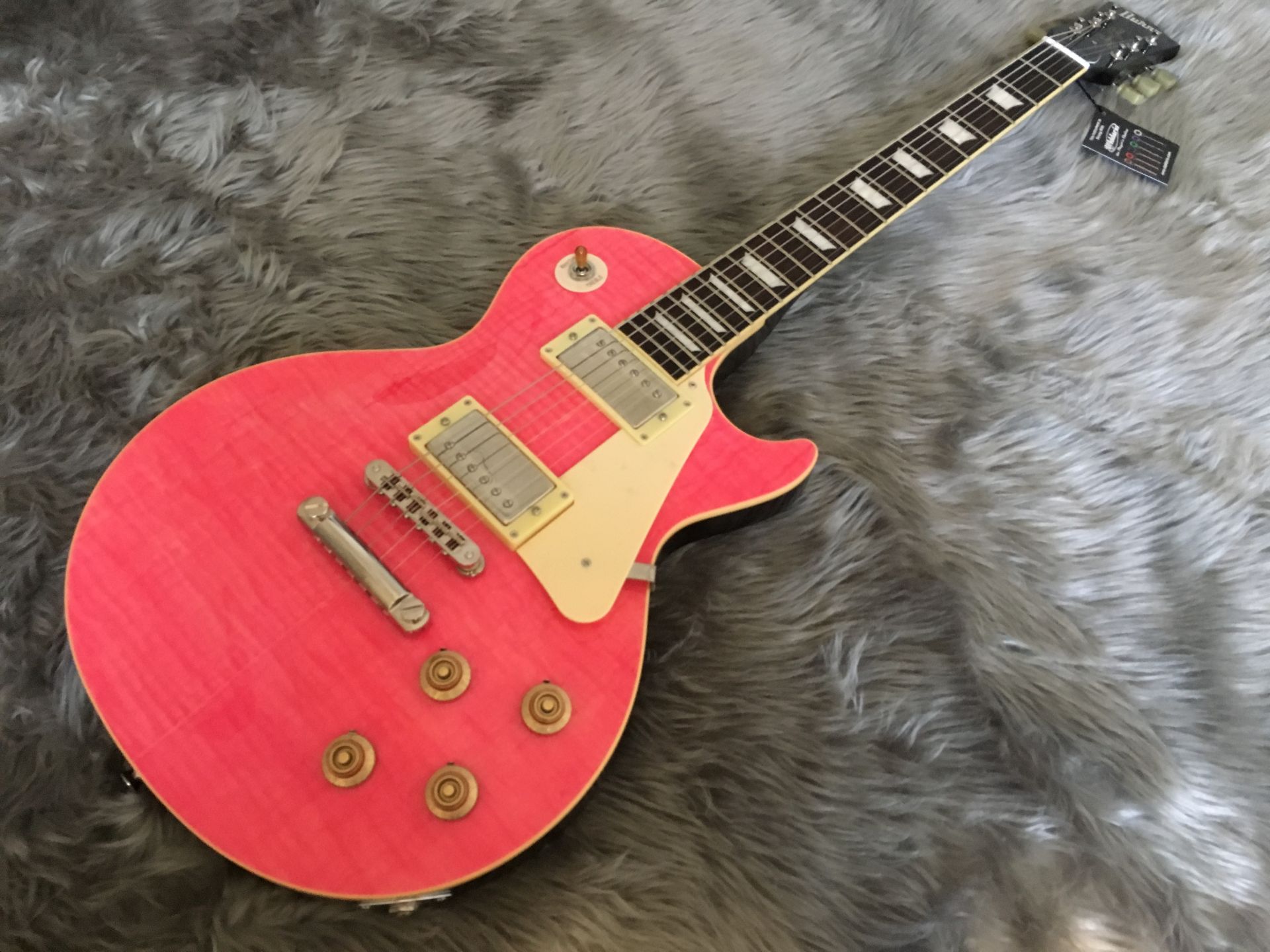 エレキギター】軽量で弾きやすい！Burny「LSD-55N」が入荷しました