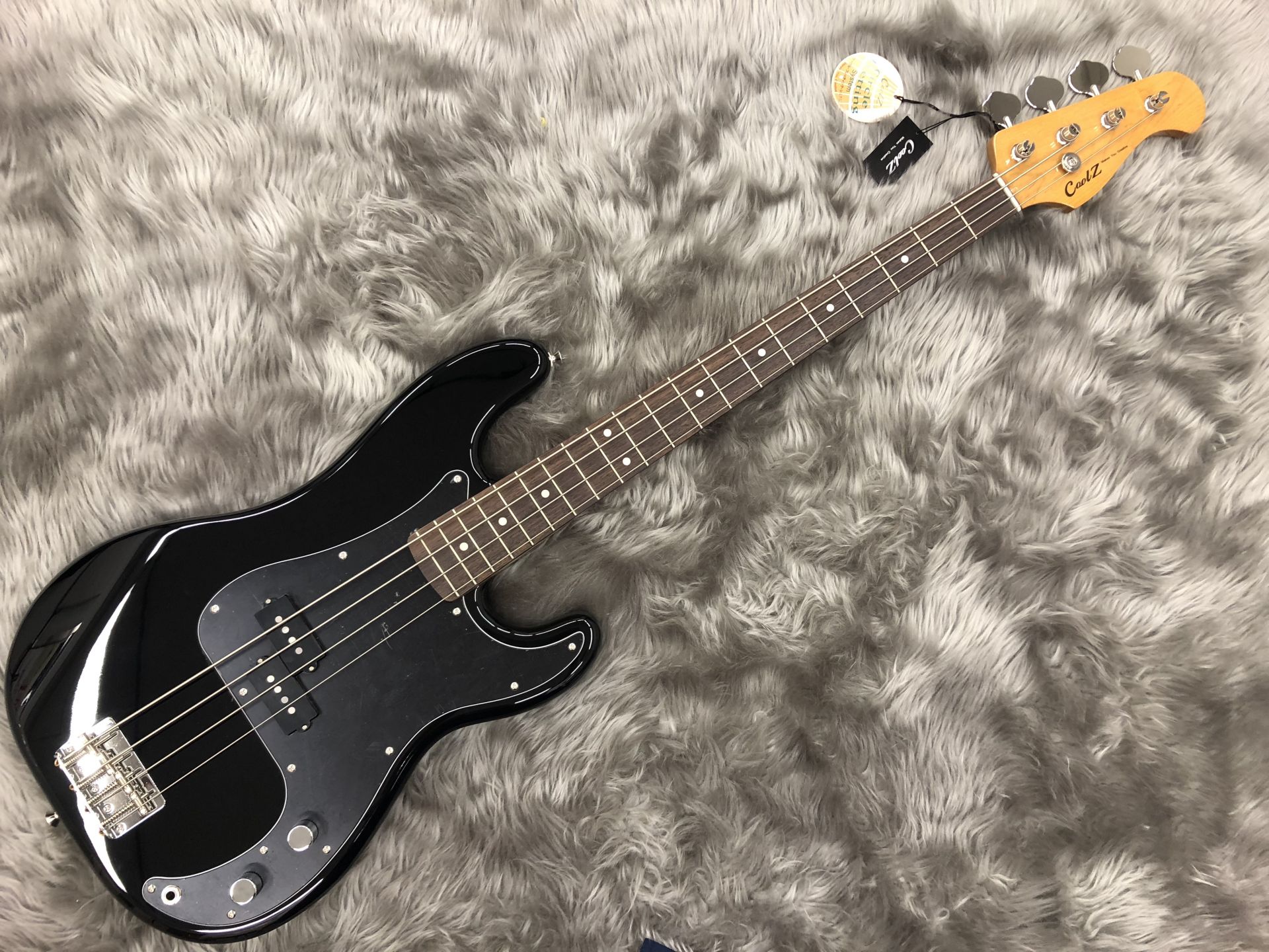 セール品情報】エレキベース Cool Z / ZPB-V/R 1点限りのお買得品です