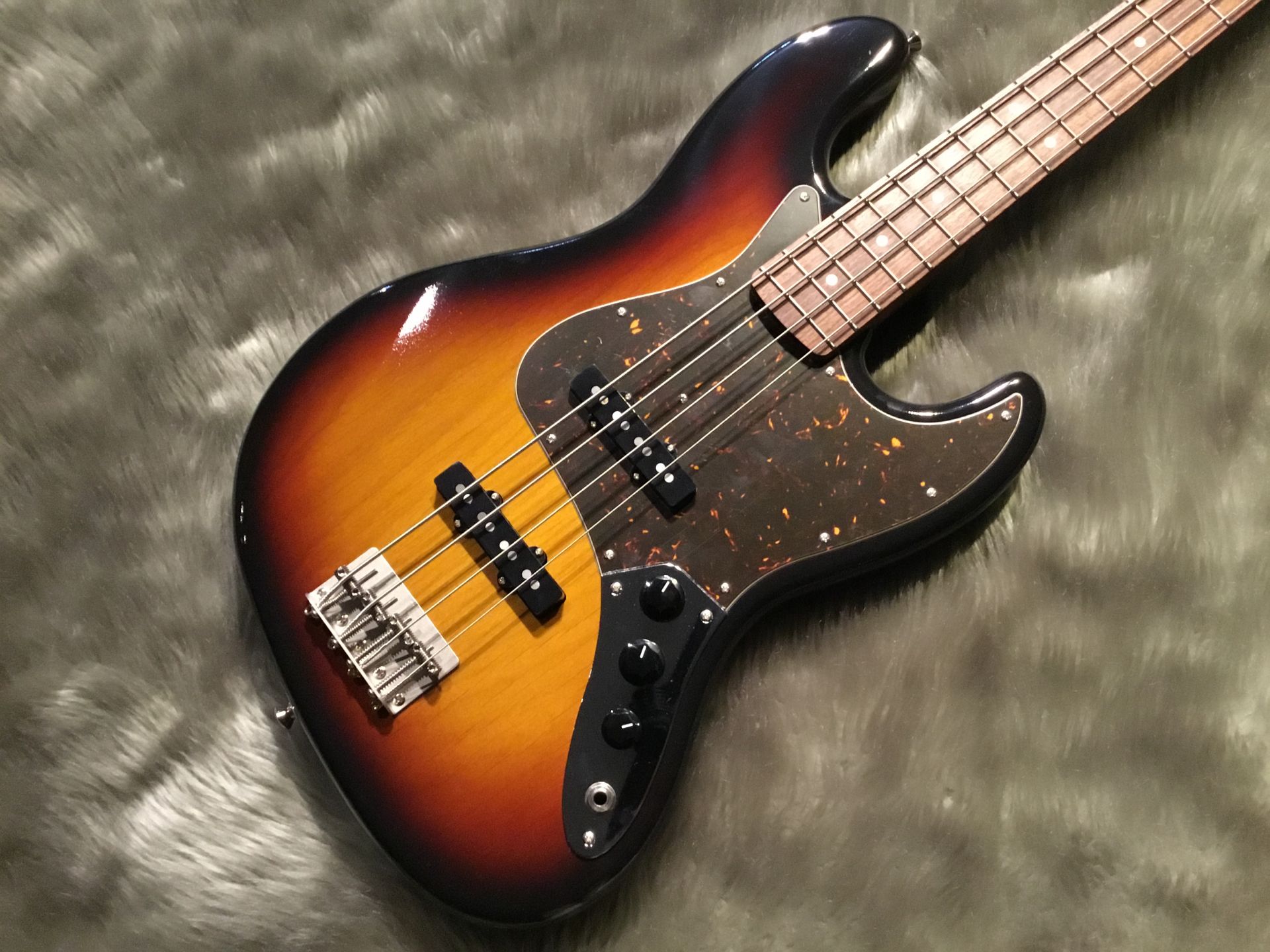 エレキベース】HISTORY – HSシリーズ、CZシリーズ入荷しました！｜島村