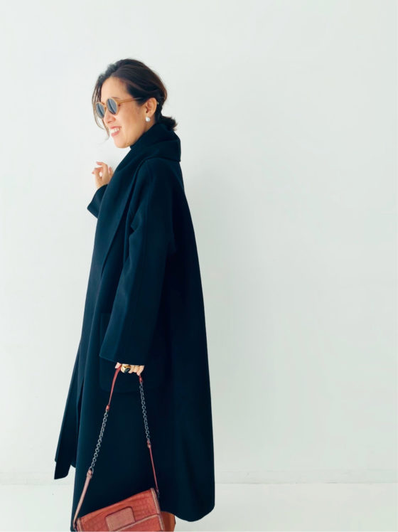 美しい黒」に一目惚れ。 実は1枚目のブラックコートです | 大草直子の