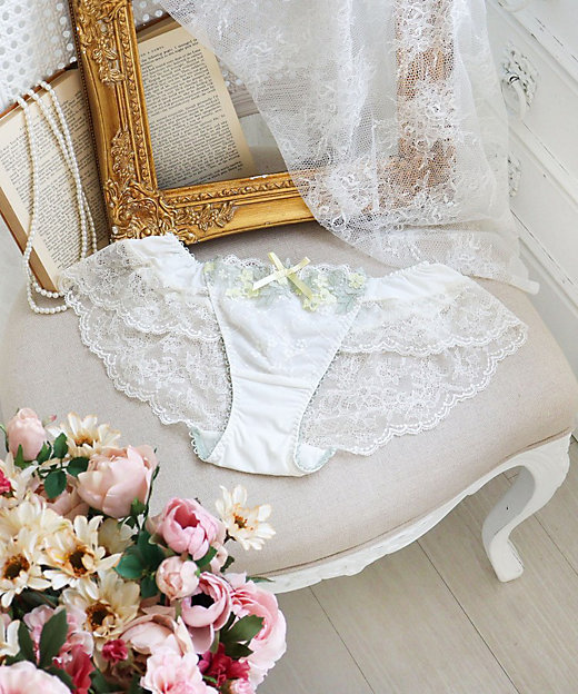 ノルマンディーレース バレンシエンヌと刺繍 の円形レース 28cm