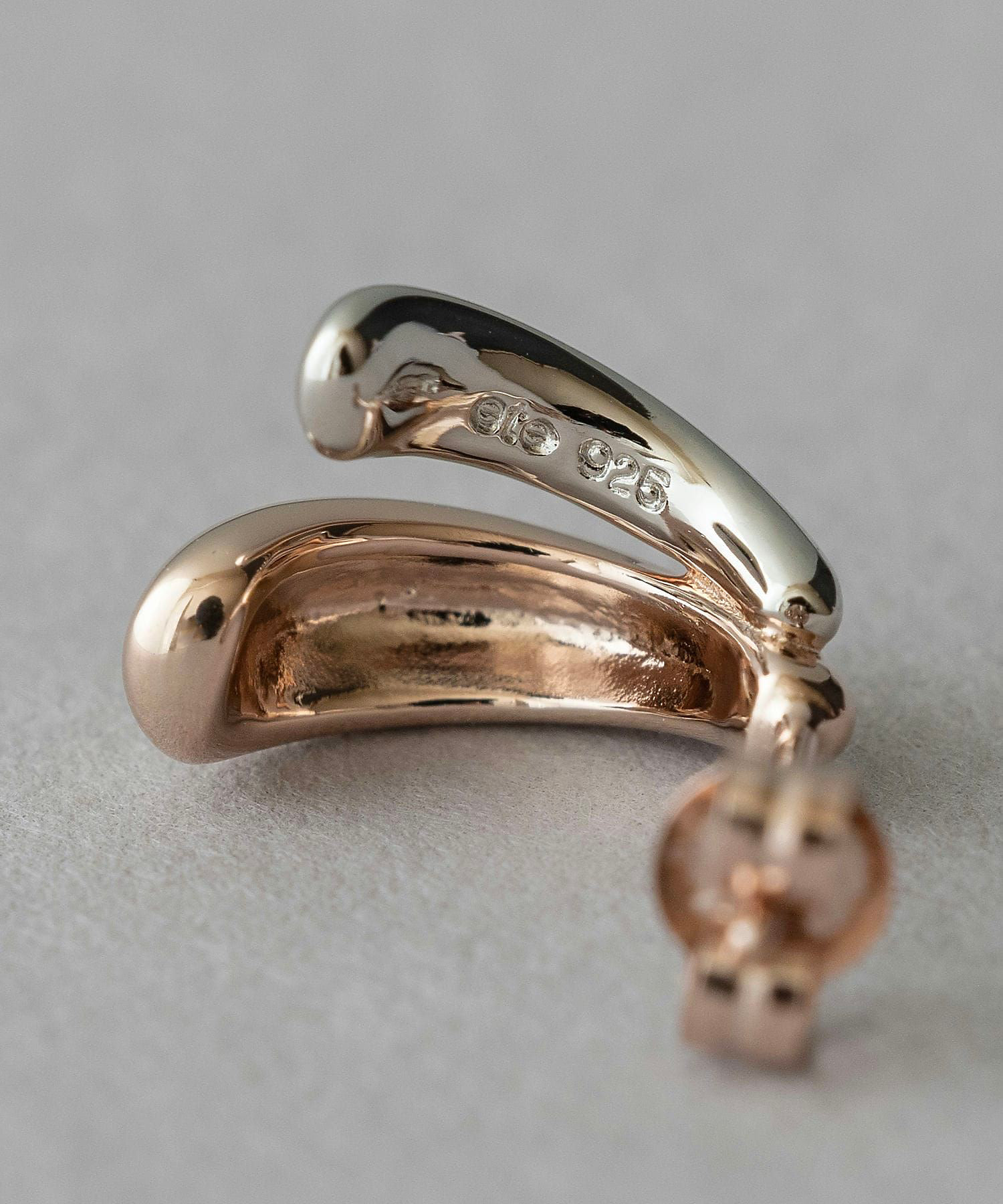 バイカラー ダブルライン ピアス | ete bijoux (Women)/エテ ビジュー