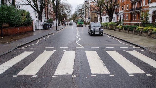 ビートルズ アビーロードスタジオ ネームタグ ビートルズやピンク