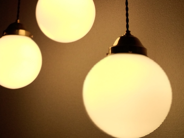 乳白硝子シェード | 趣のある古き良き時代の灯り 石垣商店