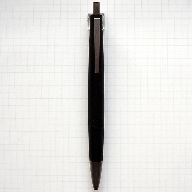 洗練と斬新なアイディアの結晶…LAMY2000 4色ボールペンの魅力