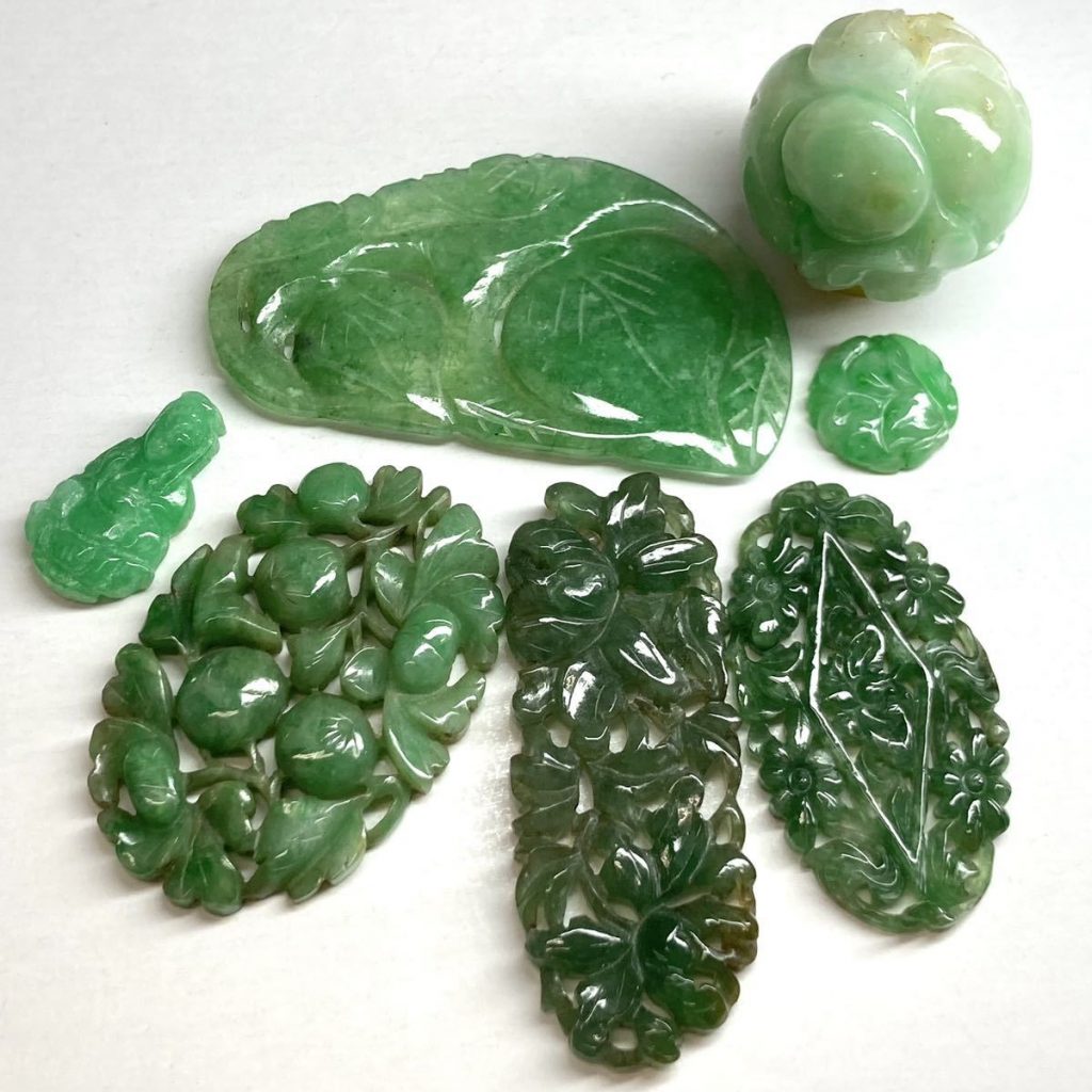 本翡翠 龍彫り(国内鑑定書付き) 本翡翠 龍彫り(国内鑑定書付き)