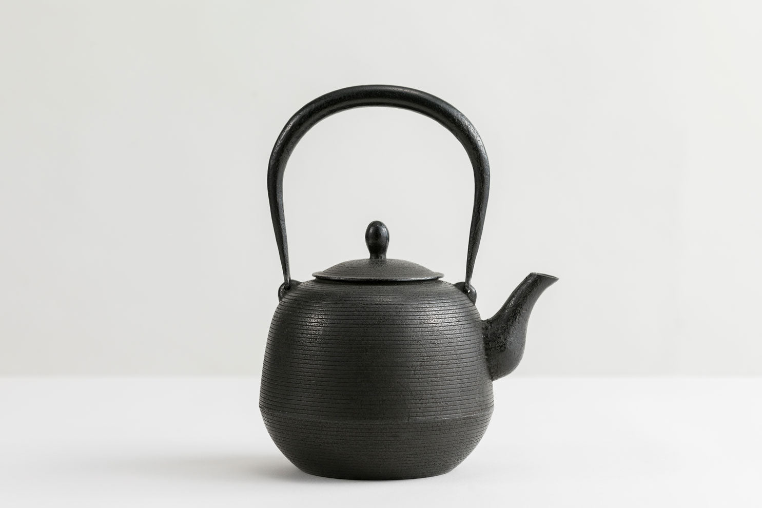 岩鋳 南部鉄瓶 8型 ホーロー無し 岩鋳 鉄瓶 南部鉄瓶 おしゃれ