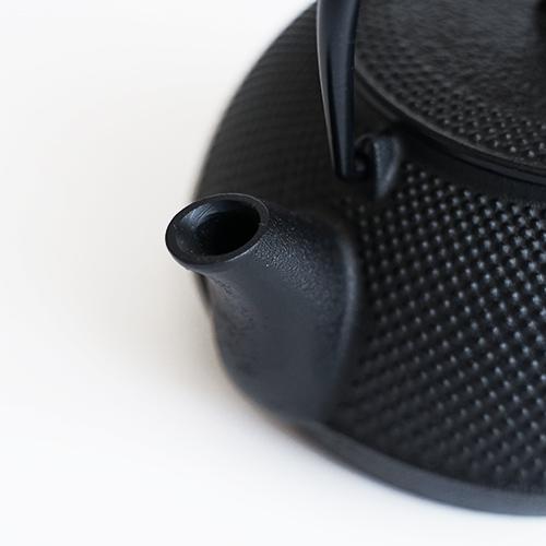 岩鋳 鉄瓶兼用急須 5型 新アラレ 黒 12822 日本製 IH対応 南部鉄器 直