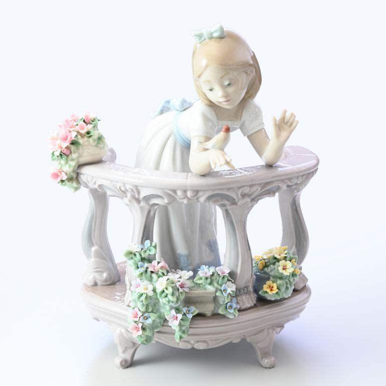 LLADRO（リヤドロ） バルコニーの朝 フィギュア 人形 女性 女の子 花