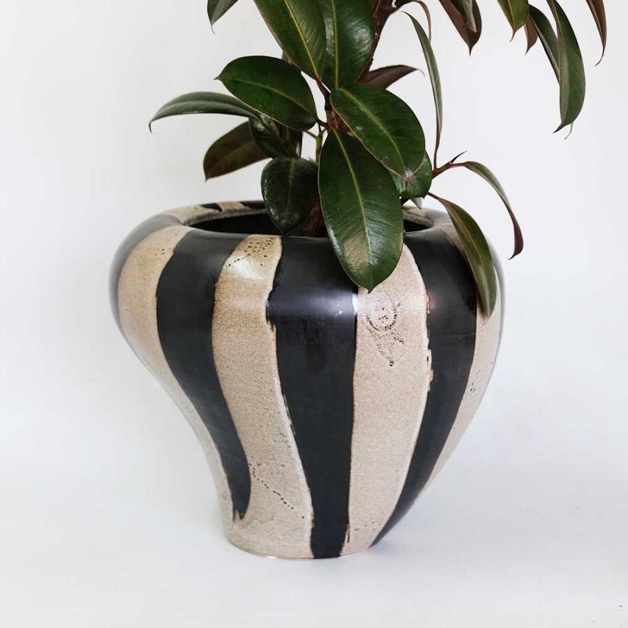 鉢カバー おしゃれ イヴェタ26 デザイン性の高い 変形鉢 モノトーン