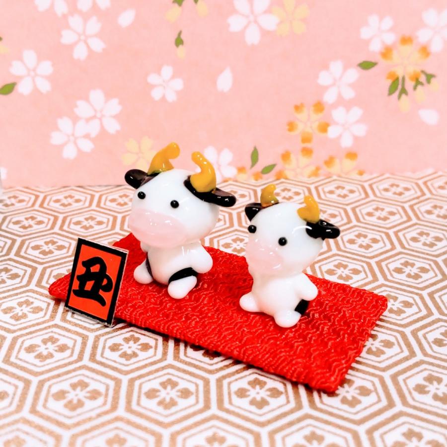 ガラス細工 12支親子 丑 うし（布台付）ミニチュア 置物 干支 十二支