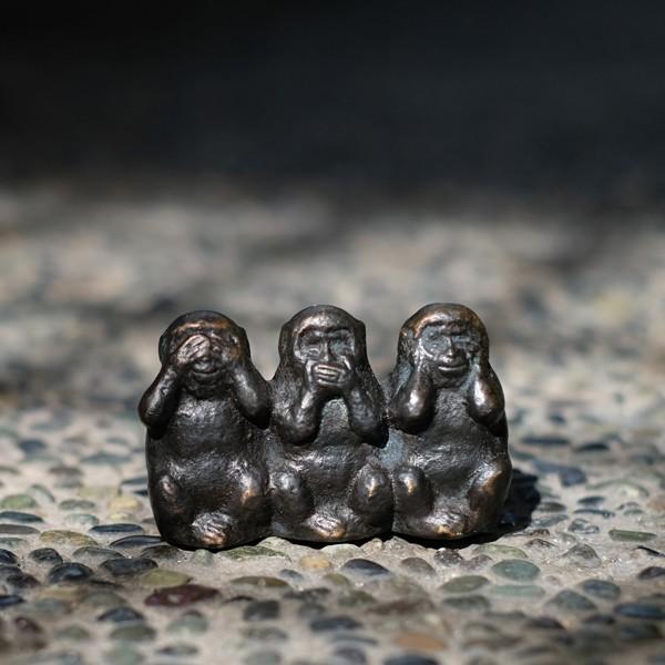 見猿聞か猿言わ猿 【m112 レトロ 置物 陶芸 磁器 陶器 さる 三猿