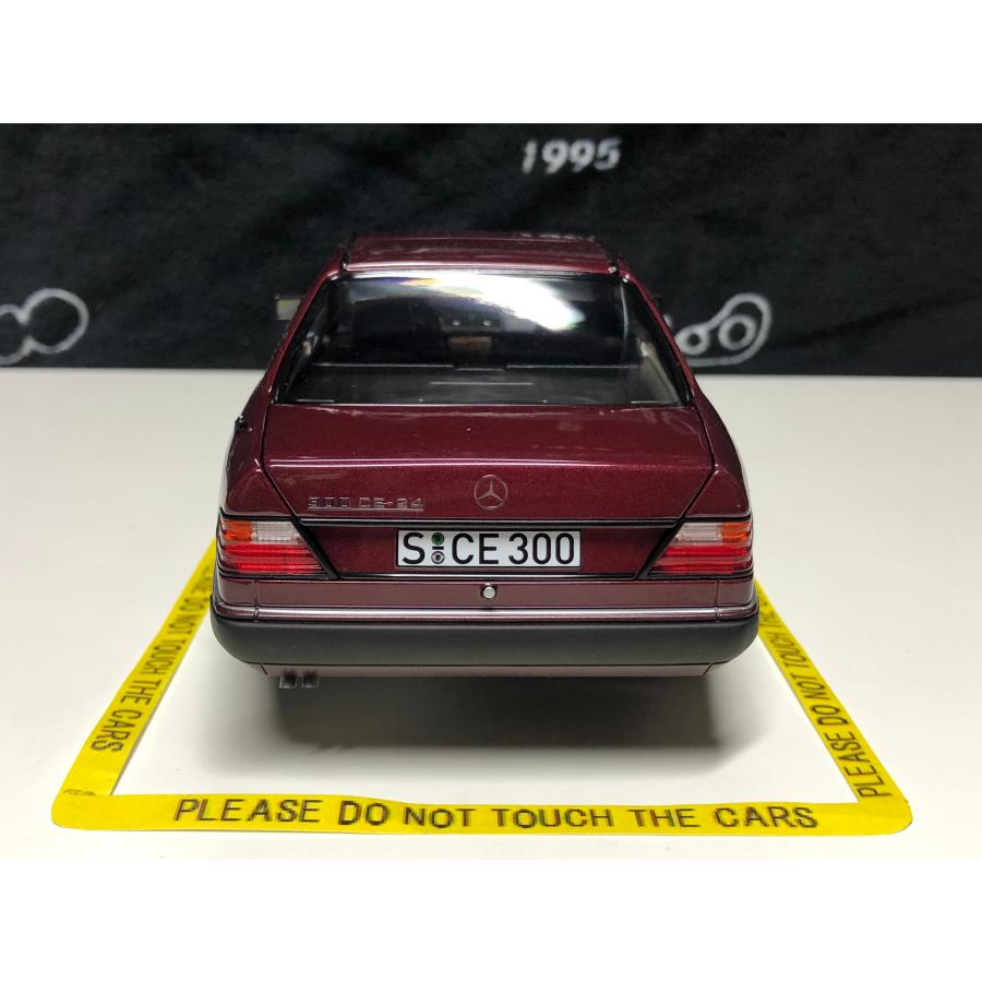 Mercedes-Benz 300SE レッド 1/18 norev 1/18 Mercedes Benz 300 CE