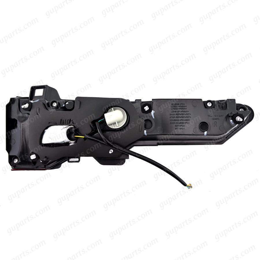 三菱（MITSUBISHI） アウトランダー PHEV R3/12〜 GN0W 右