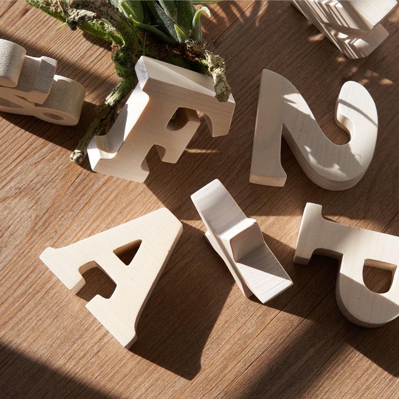 ELEMENTS アルファベット イニシャル オブジェ 木製 木彫り